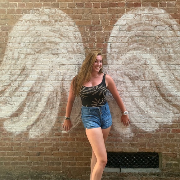 Meet your Posher, Caroline - Picture 1 of 1